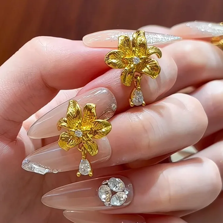 柯柒 铜合金耳饰 鸢尾花朵水滴耳钉女气质高级小众设计冷淡风耳饰