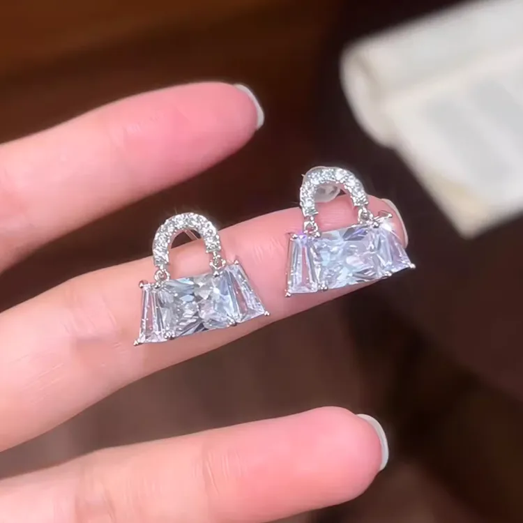 合金耳饰 轻奢高级感满钻包包耳环女小众设计耳钉时尚百搭耳饰品
