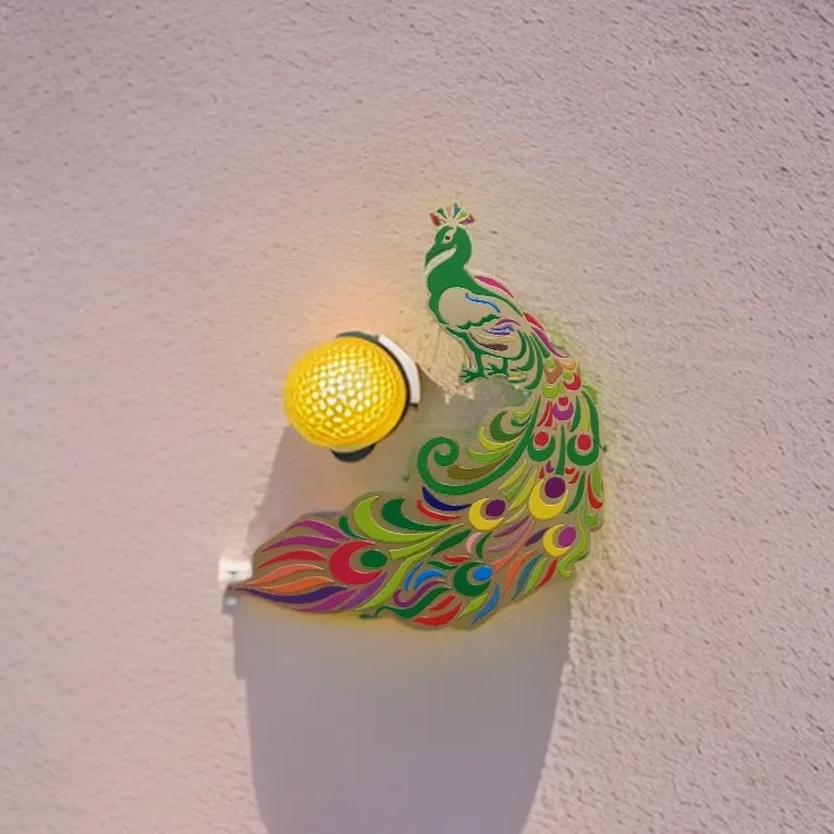 七彩孔雀造型金属冰箱贴，芒市风情带回家.笔记本电脑，手机装饰贴