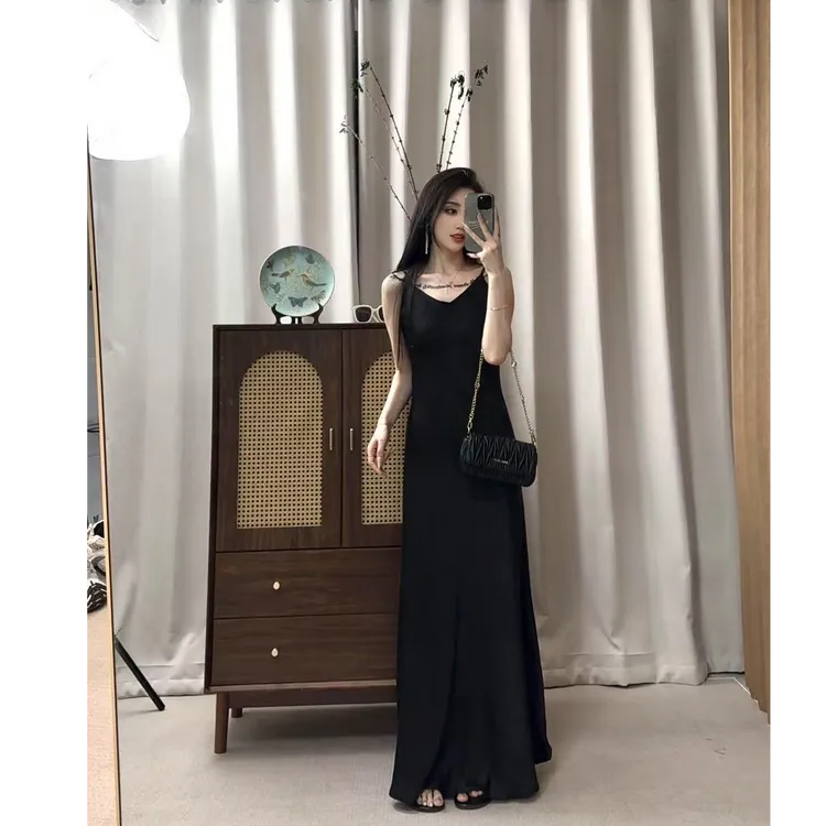 【闹闹专属】超长连衣裙黑色显瘦气质吊带裙轻奢肌理感缎面加长裙