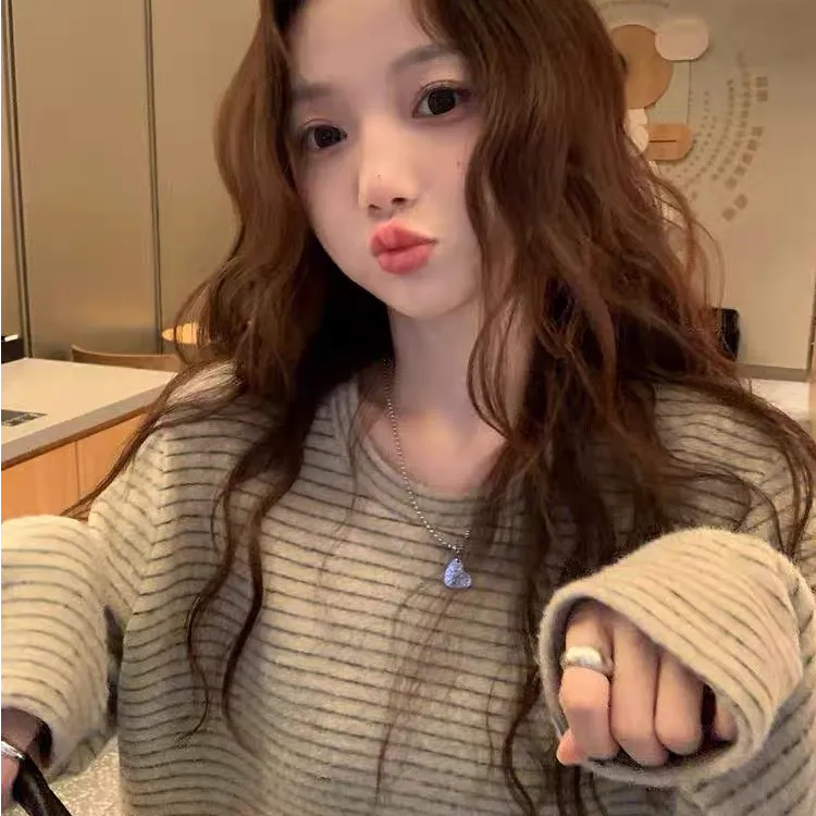 现货【运补4-5】秋冬条纹女装磨绒圆领宽松保暖衫长袖针织外穿