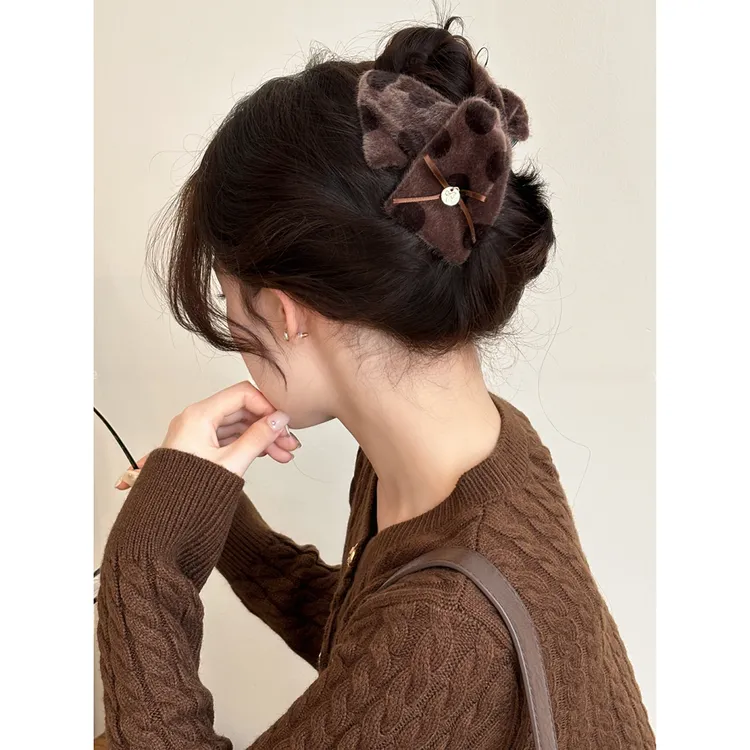 气质咖色波点毛绒三角抓夹女高级感独特漂亮发饰秋冬复古盘发头饰