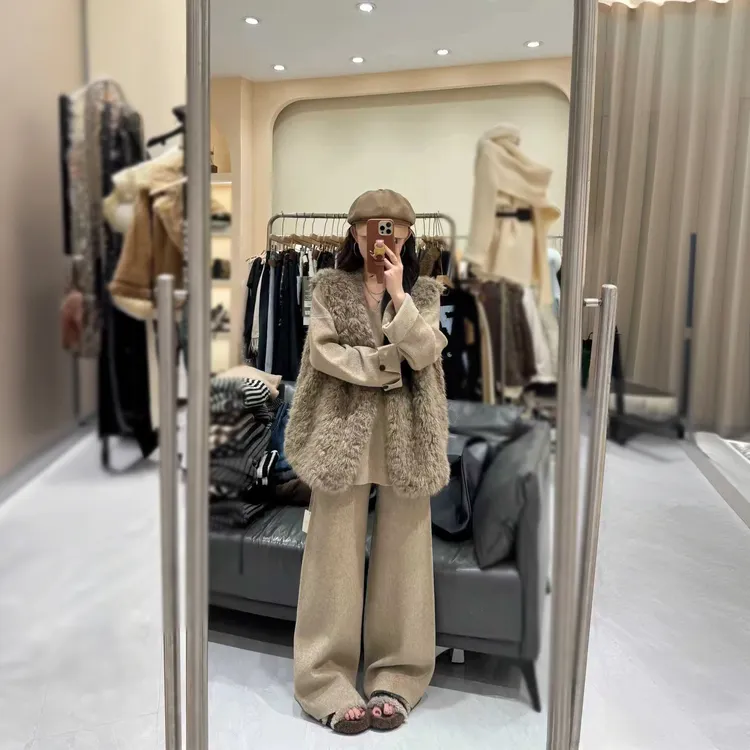 2025年冬季新款韩系慵懒风毛毛马甲外套时尚针织衫休闲裤三件套女