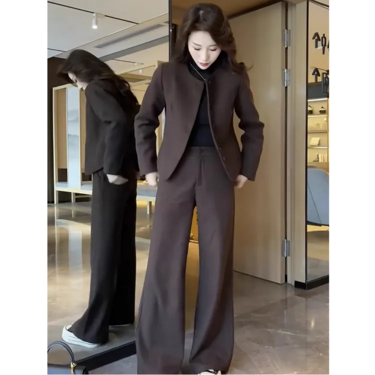 大码简约休闲冬季炸街爆款时髦纯色洋气西服两件套短外套+直筒裤