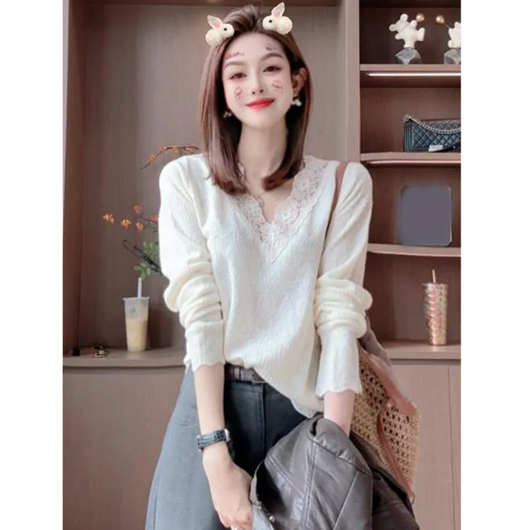 针织小衫V领2025年春秋新款钩花喇叭袖打底衫蕾丝洋气上衣女