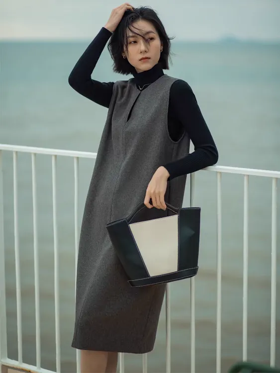 时尚季中长款优雅轻奢连衣裙修身显瘦设计感外套V领裙子