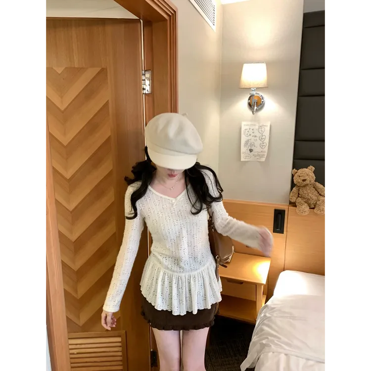 蕾丝絮语 V领蕾丝镂空绒面针织衫女秋季百搭内搭长袖上衣#Y746