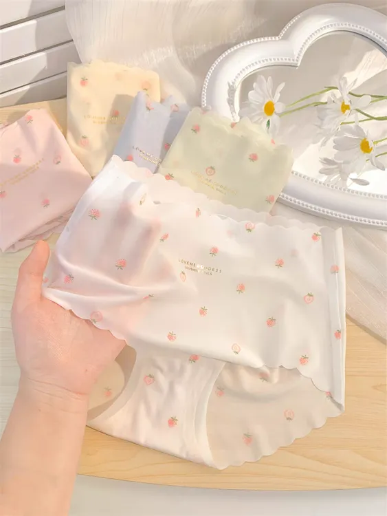 2025新款草莓少女冰丝内裤女波浪边一片式无痕透气底裆中腰三角裤