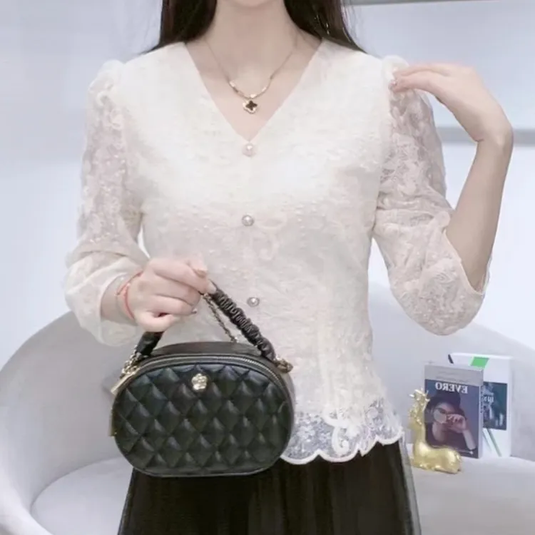 2025刺绣衬衫蕾丝气质法式上衣打底衫长袖镂空宽松时尚百搭