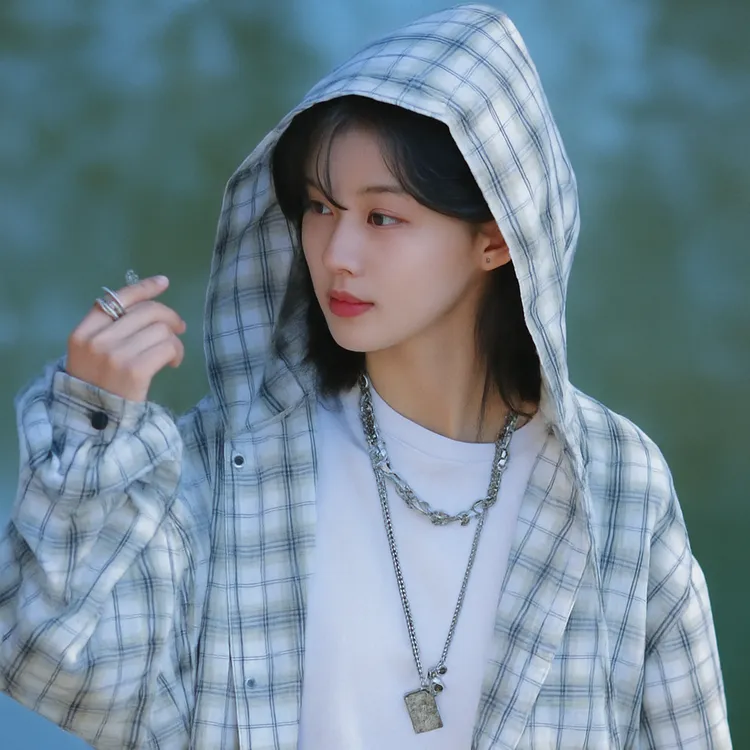2025新款夏装休闲格子长袖衬衫不同脸型也能驾驭爆款潮牌宽松外套