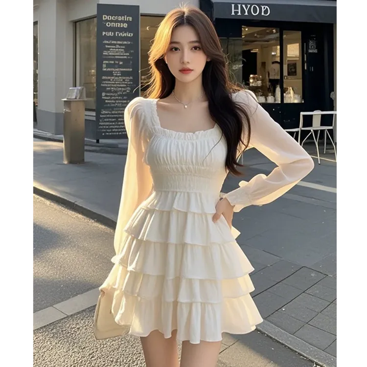 甜美俏皮方领长袖连衣裙女秋冬季法式温柔气质收腰显瘦绝美蛋糕裙