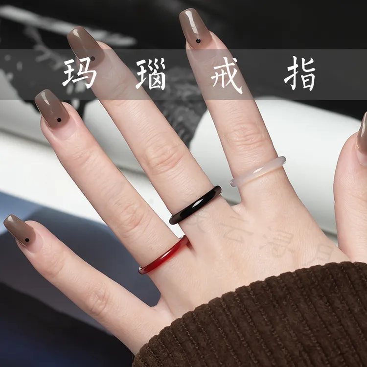 天然玉髓玛瑙女款细玉石戒指黑白红食指尾戒小众素圈简约指环