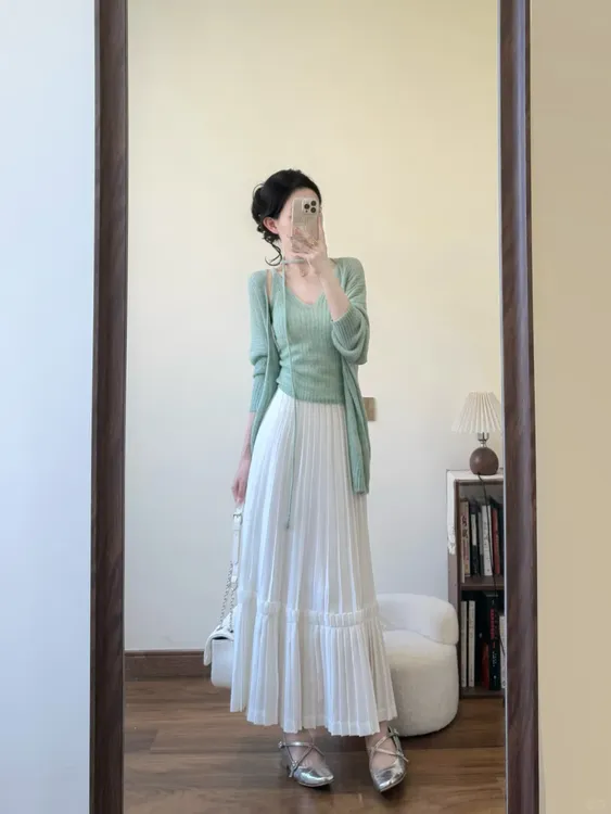 2025夏季新款韩系穿搭慵懒风V领背心针织开衫高腰半身裙三件套女