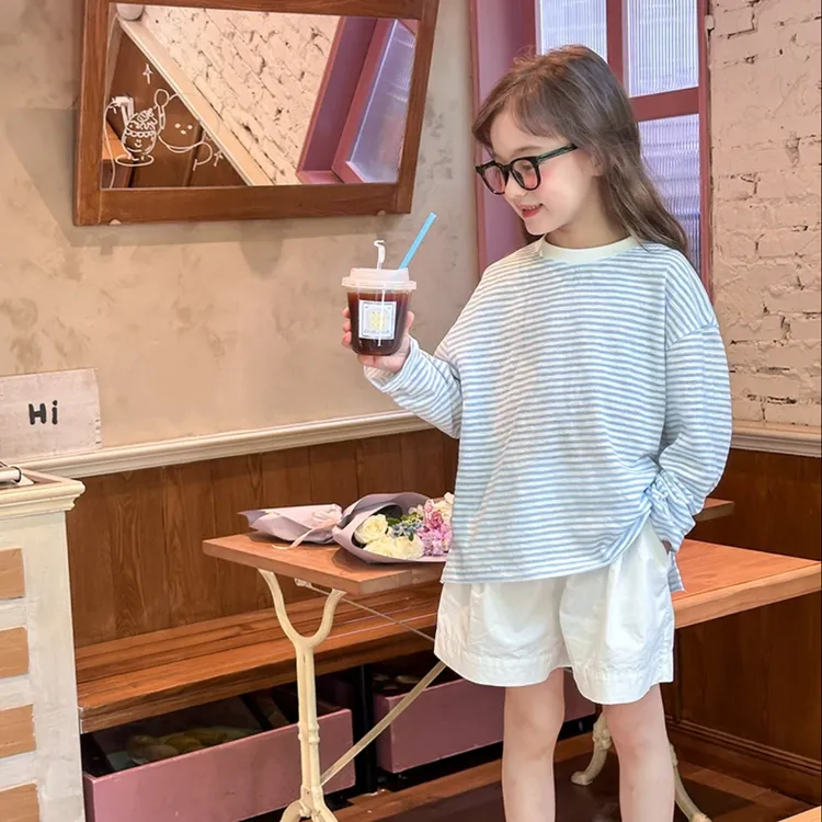 女孩夏日薄款宽松休闲蓝色条纹T恤上衣直筒阔腿白色短裤子两件套
