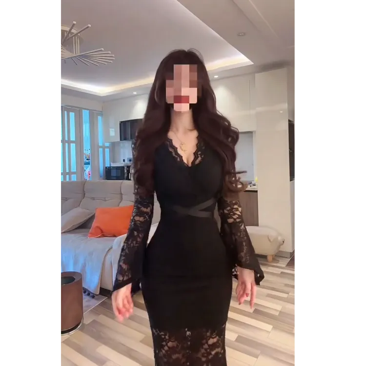 纯欲风性感V领喇叭袖蕾丝连衣裙女秋季2025新款收腰辣妹包臀短裙