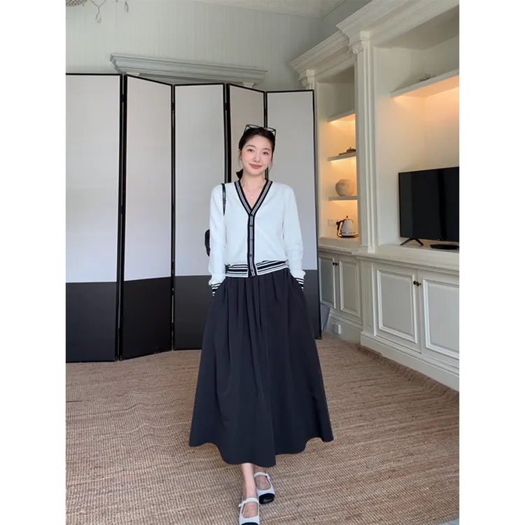 郭九九呢 气质v领撞色宽松显瘦针织衫高腰伞摆半身裙 G925Z15143