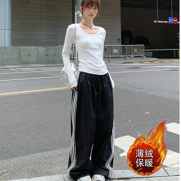 ins网红款性感纯欲U领纽扣薄绒保暖长袖打底衫女秋冬修身显瘦上衣