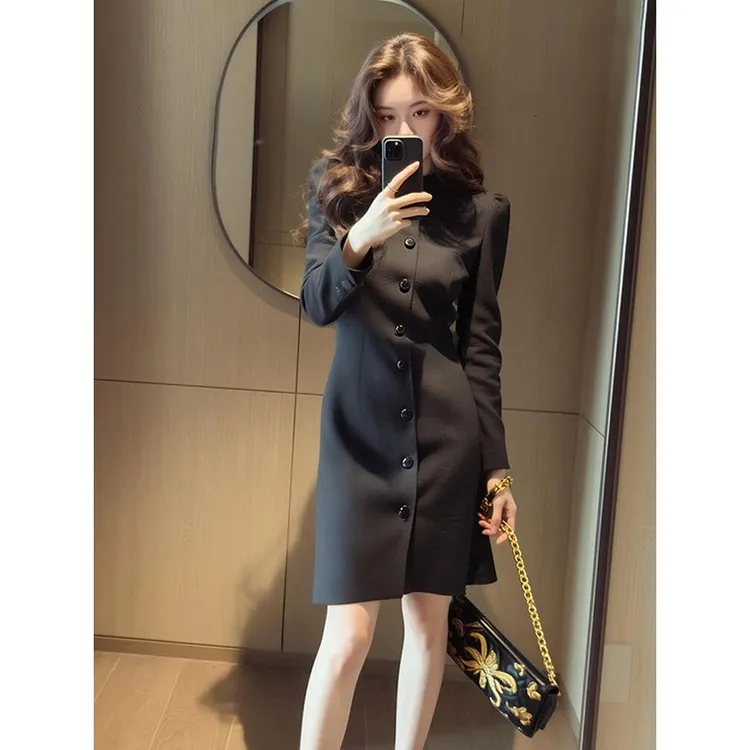 今年流行爆款单排扣西装连衣裙女2025秋季新款小个子时尚显瘦裙子