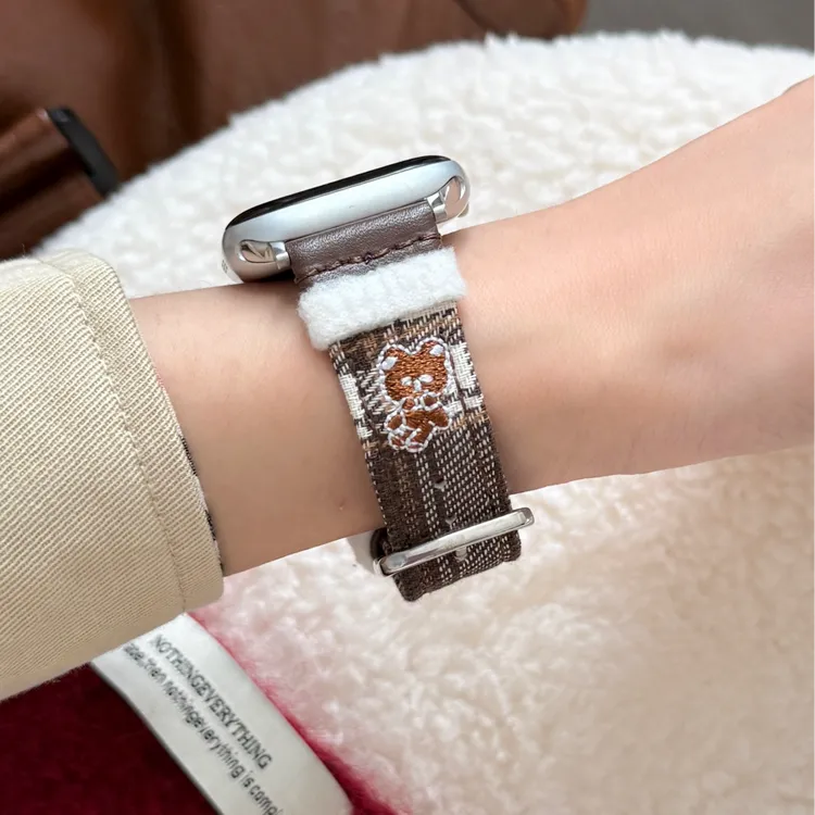 秋冬小熊刺绣格纹表带适用苹果手表s11 s10 s9 s8 s7 se表带女生