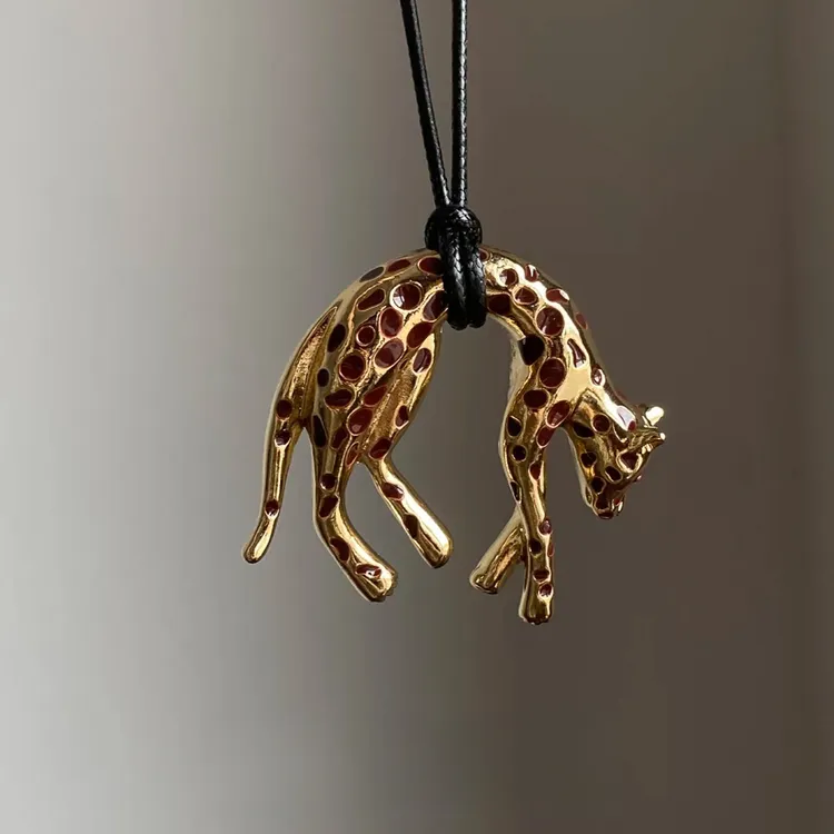 铜皮质项链 黑绳金钱豹吊坠项链女时髦老钱风长款毛衣链秋冬配饰