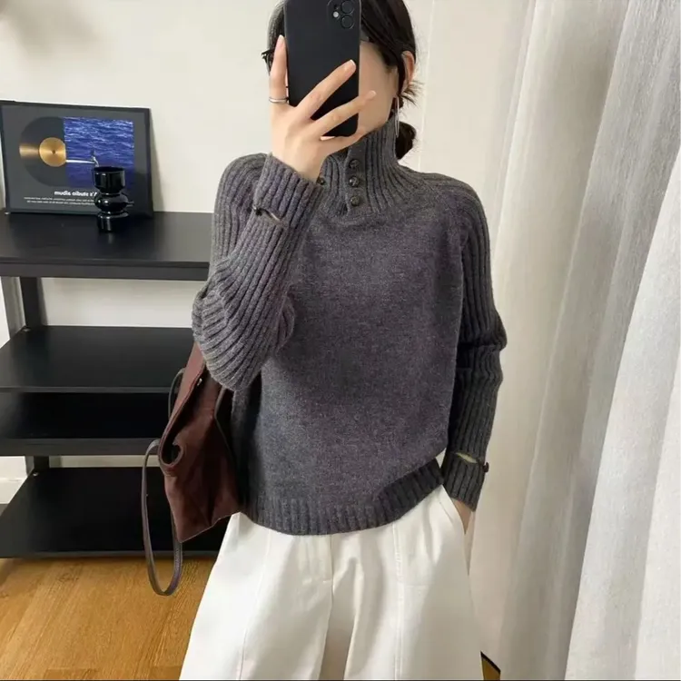 3441【三粒扣】秋冬新款宽松高领长袖针织衫女洋气时髦高级感毛衣