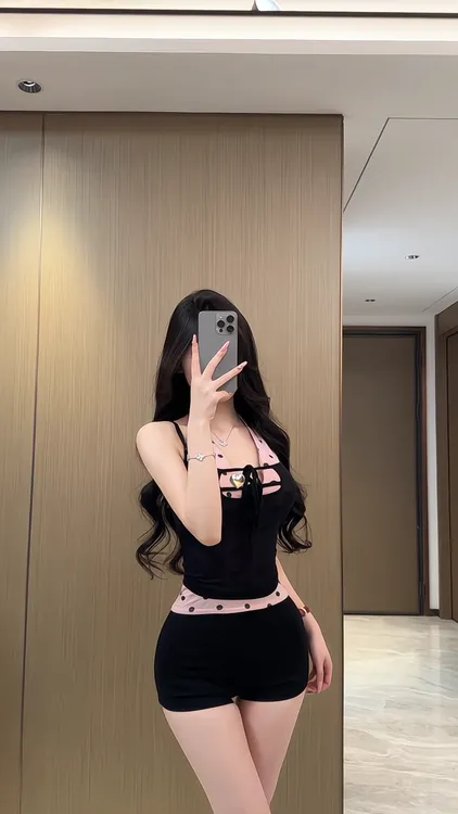 夏季新款设计感叠穿挂脖波点吊带背心修身外穿无袖上衣+高腰短裤