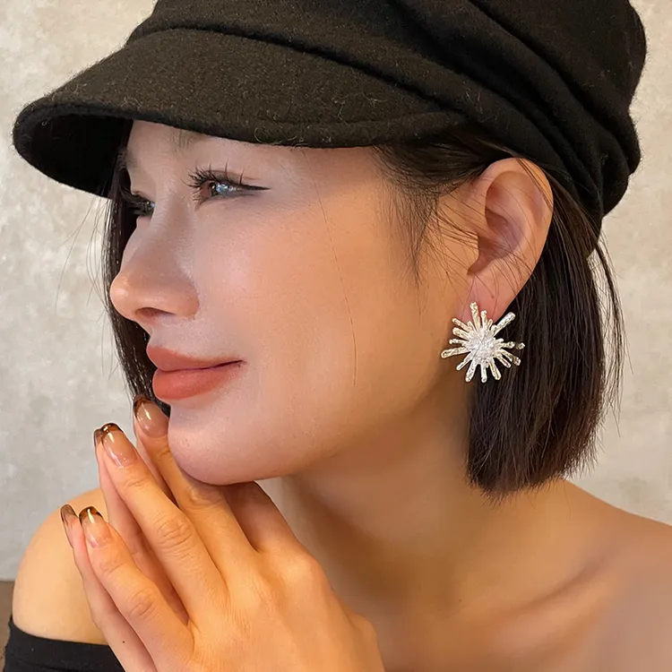 合金耳饰 高级感闪钻韩式风小众设计感耳钉轻奢气质简约百搭耳饰