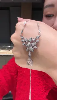 【闪购商品】钻石项链18K金镶嵌水滴皇冠