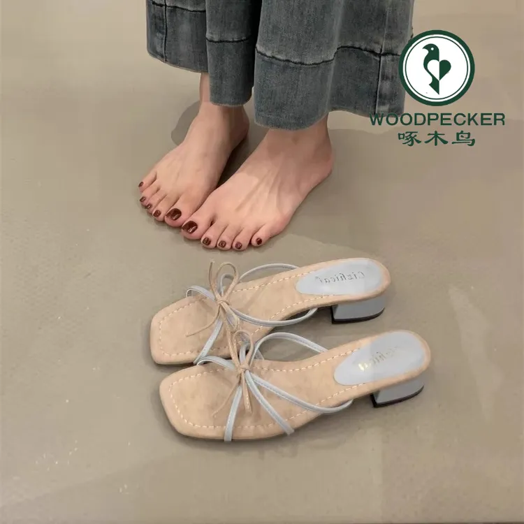 啄木鸟法式凉鞋女夏季新款粗跟蝴蝶结细带露趾低跟绒面气质凉拖鞋