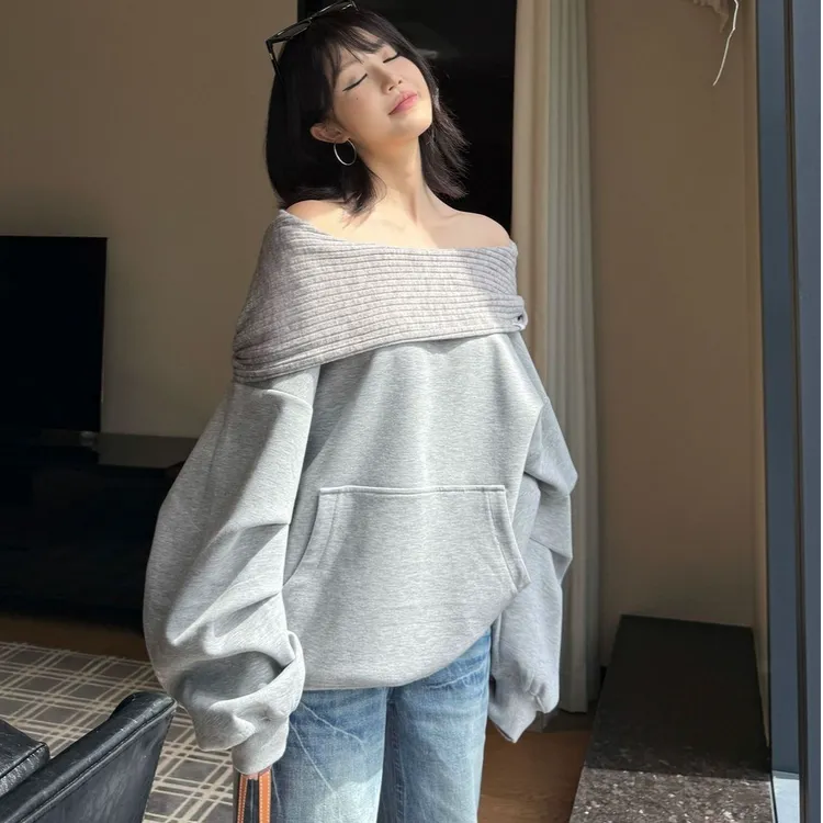 一字肩灰色长袖连帽卫衣外套女秋冬设计感小众露肩套头慵懒风上衣