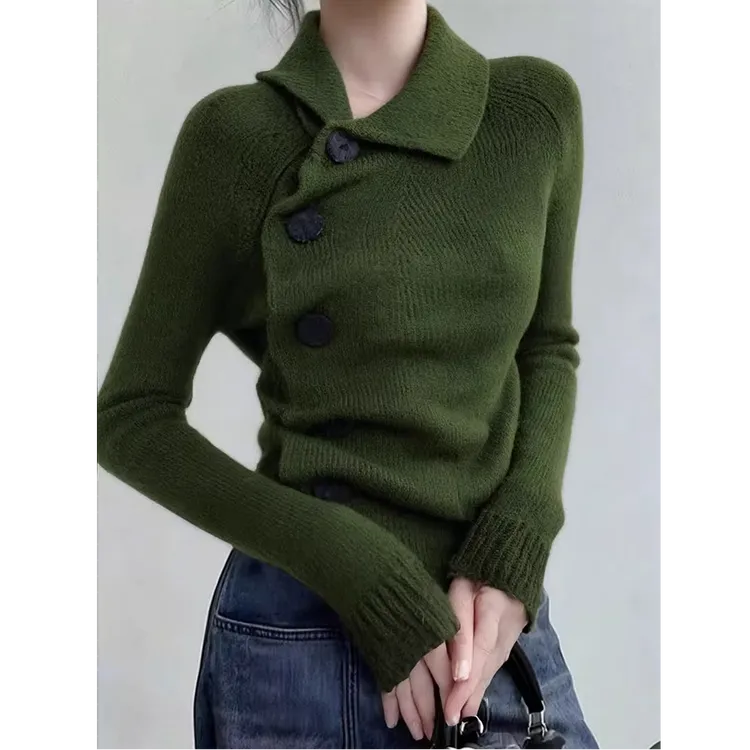 秋冬季复古风斜扣翻领针织衫女2025新款绿色修身显瘦长袖内搭毛衣
