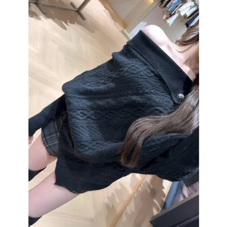 2026春季新款韩系爆款气质一字肩长袖百搭宽松针织上衣配显瘦短裤