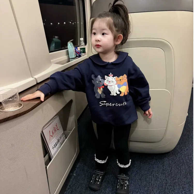 壹妈童装女童套装秋装韩版洋气儿童卡通时髦娃娃领卫衣黑色打底裤