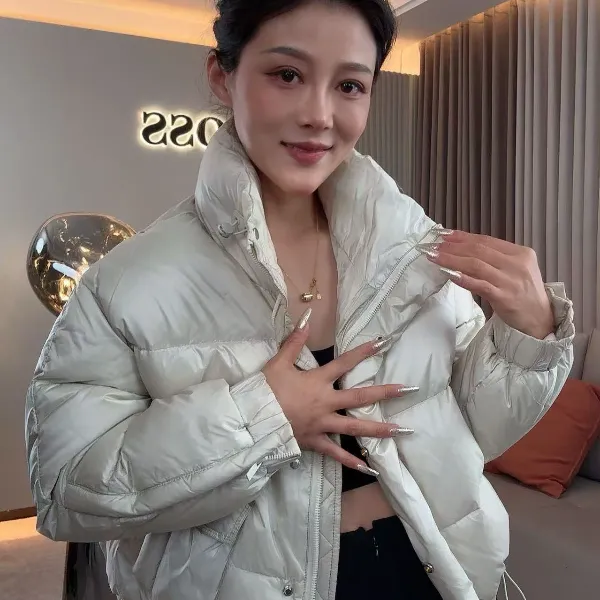 【耿老板2024#M】港风小众设计师款高级感精致短款安心绒羽绒服