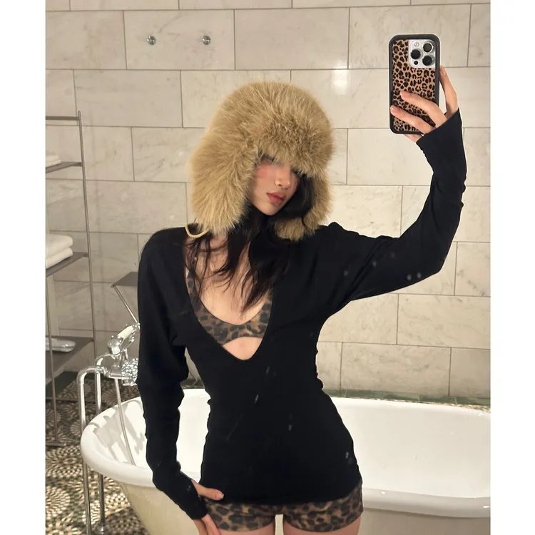 rovente 黑色豹纹T恤长袖女秋季紧身性感深v低胸修身辣妹上衣套装