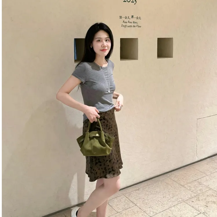 2025早秋新款时尚套装气质显瘦洋气休闲百搭性感辣妹外穿短袖上衣