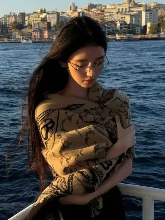 方圆同款双面仿羊绒披肩秋冬季新款保暖围巾云南川西旅游拍照围脖