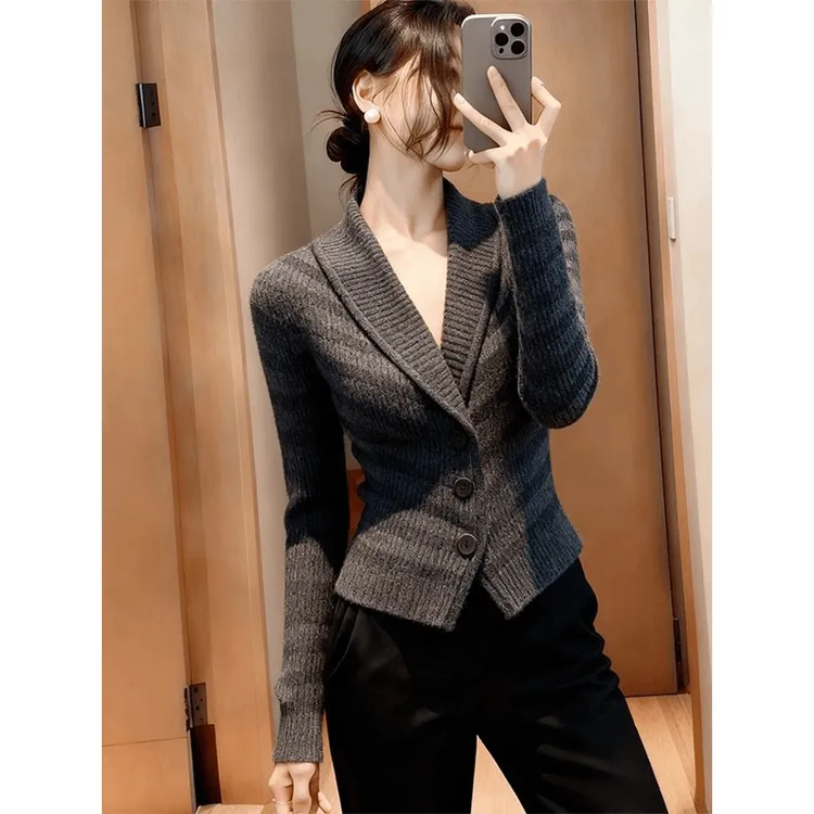 灰色条纹毛衣女秋高端时髦洋气小香风巨好看轻熟气质掐腰针织上衣