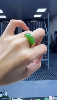 18K金镶嵌戒指和田玉1