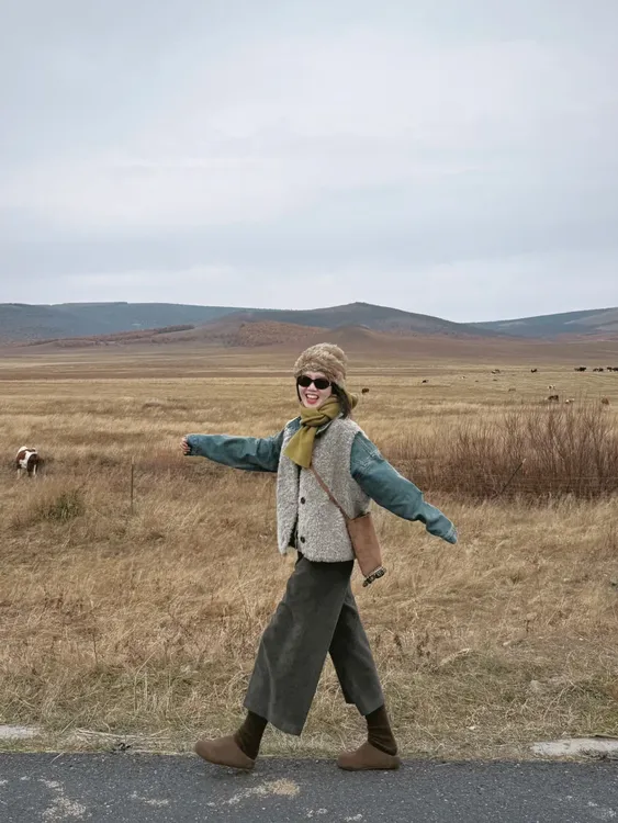 2025秋季新款韩系松弛感穿搭毛毛马甲牛仔衬衫九分裤显瘦三件套装