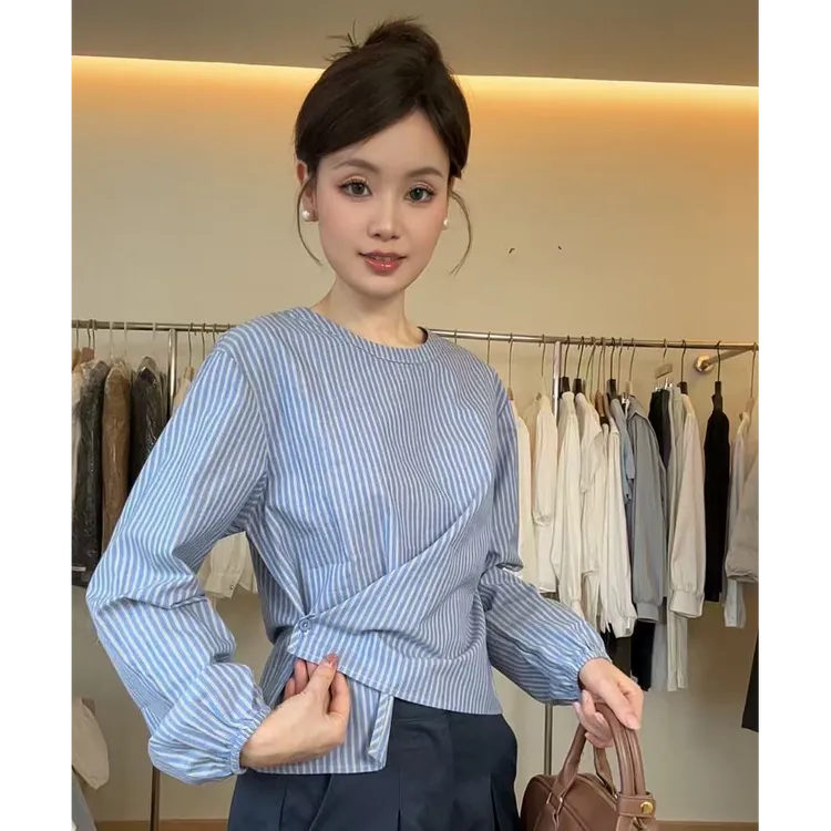 简约条纹圆领长袖衬衫女秋季新款韩版设计感斜扣宽松上衣