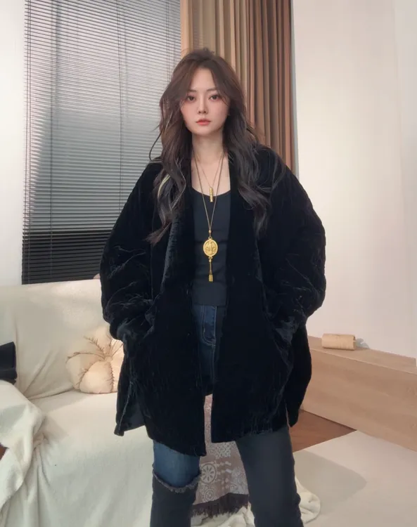 museguhui/木色古汇88667#丝绒行线阔版棉服V领极简风气质棉服