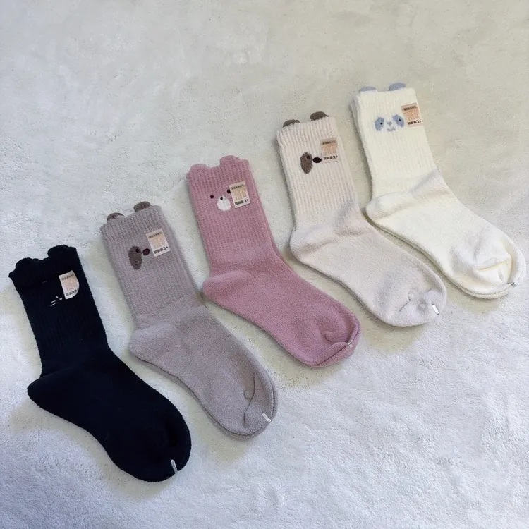 极简风女公主风秋季中筒袜字母袜卡通动漫休闲风