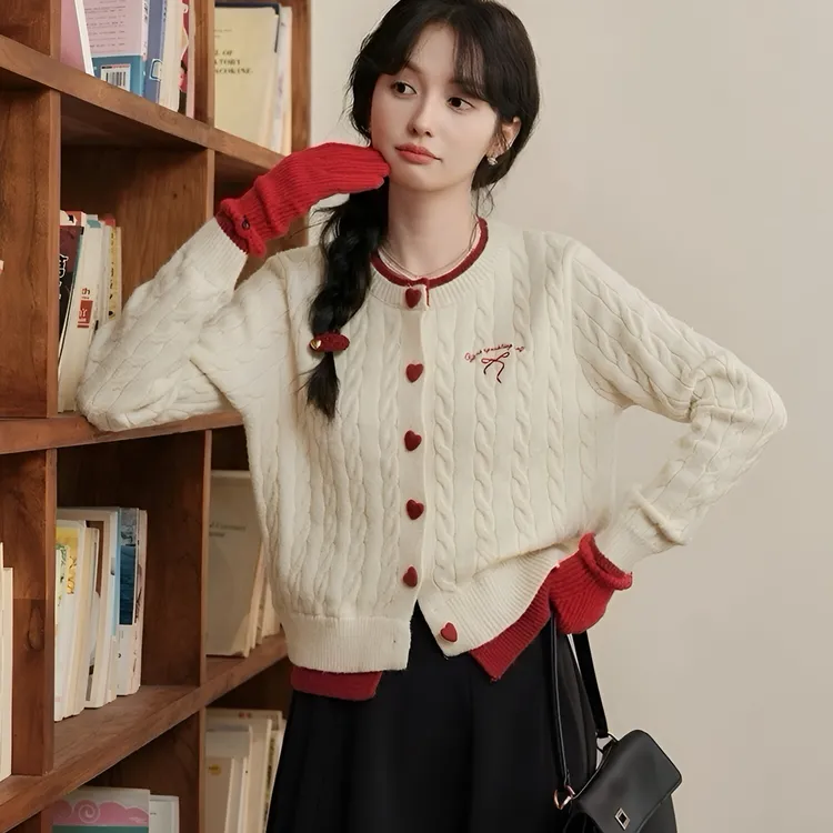 2025年新款「圣诞草莓泡芙」气质拼接红色撞色假两件毛衣开衫A35