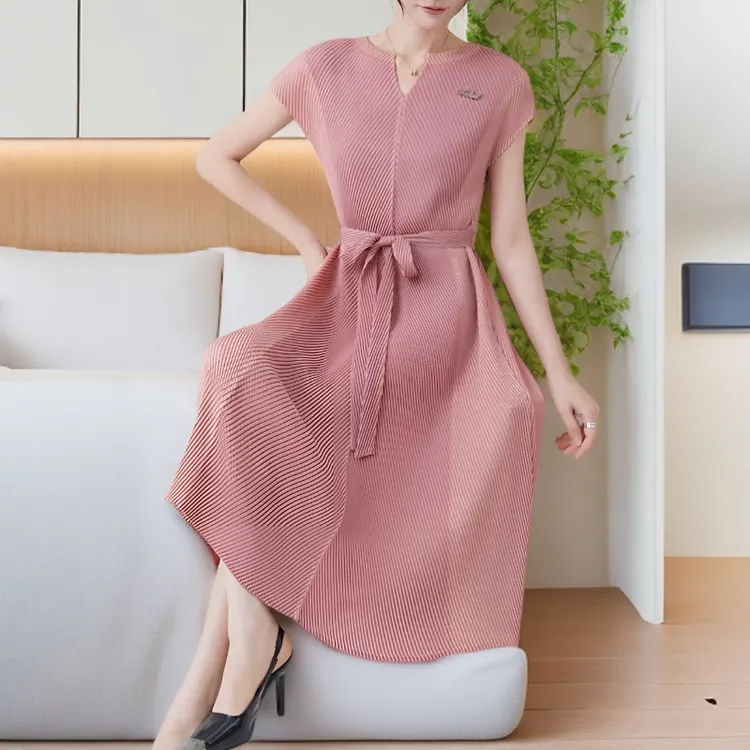褶皱欧式夏季龙鳞褶皱腰带连衣裙气质女装显瘦妈妈款V领百褶裙