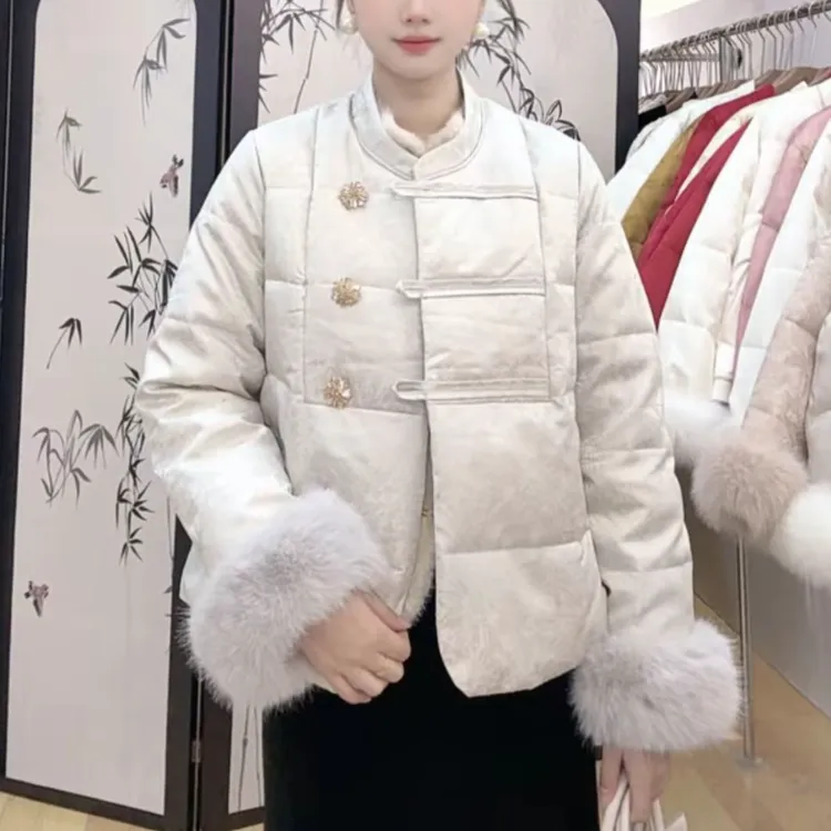 冬季新中式重工三颗水晶大钻扣毛毛袖口国风石墨烯云绒棉服提花