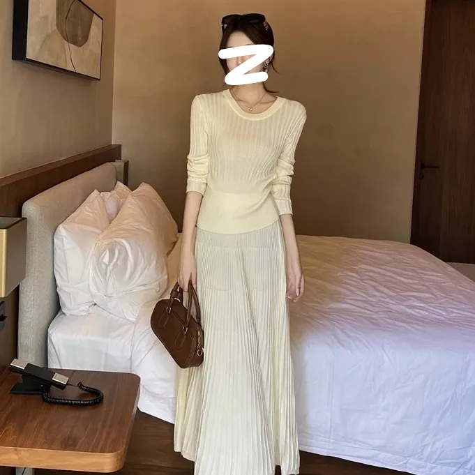 女装2025新款针织连衣裙子早秋季韩系设计穿搭一整套装高级感长裙