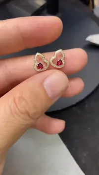 【闪购商品】红宝石耳钉18K金镶嵌无烧红宝石耳钉
