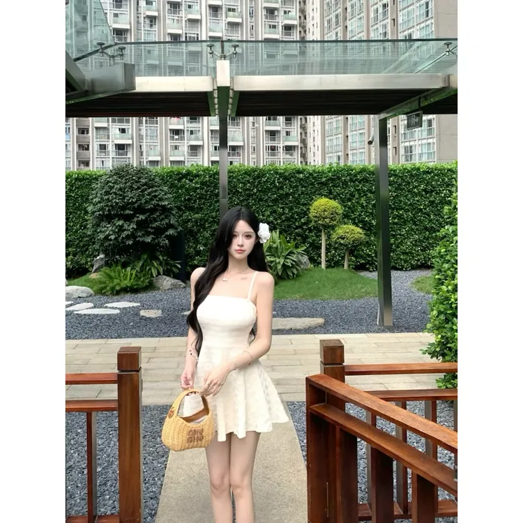 法式网红高级感吊带连衣裙女夏季新款修身显瘦纯欲性感A字裙短裙