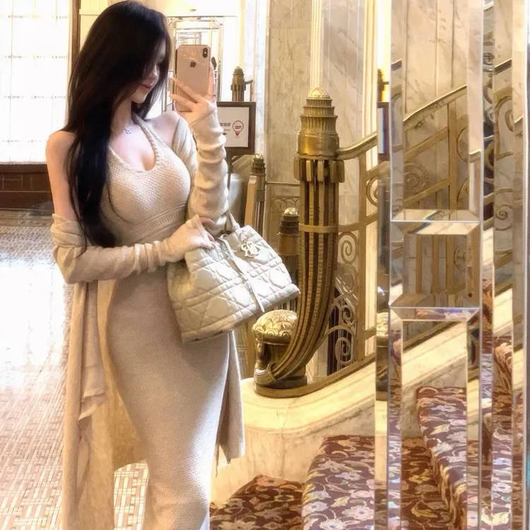 慵懒气质长袖针织外套开衫女秋冬纯欲套装挂脖连衣裙长裙两件套